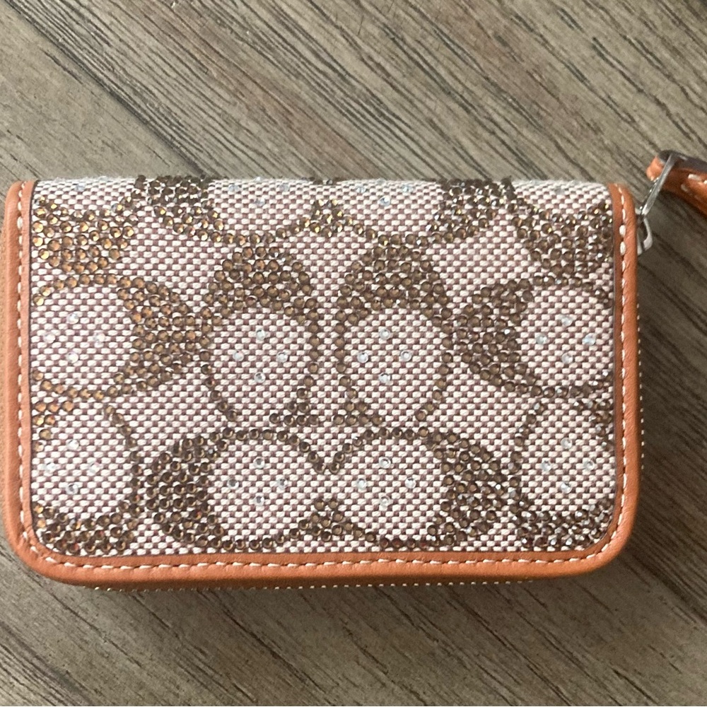 Coach Soho Small Zip Around Card Case. Crystal Signature Jaquard.  Like New.